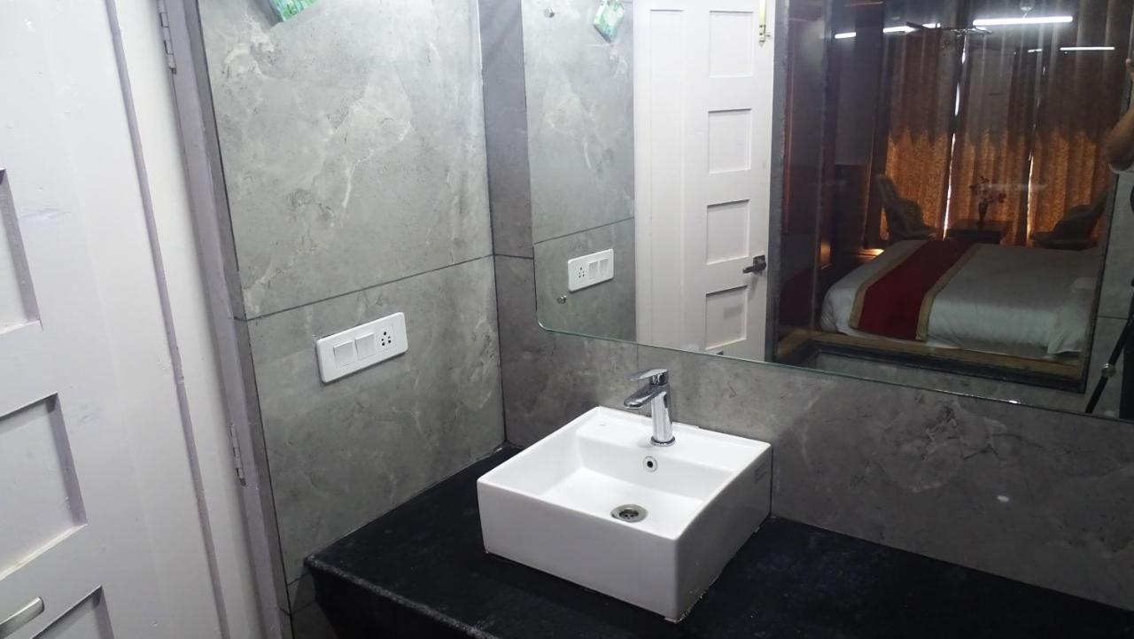 Humble Holiday Inn Kufri Simla Bagian luar foto