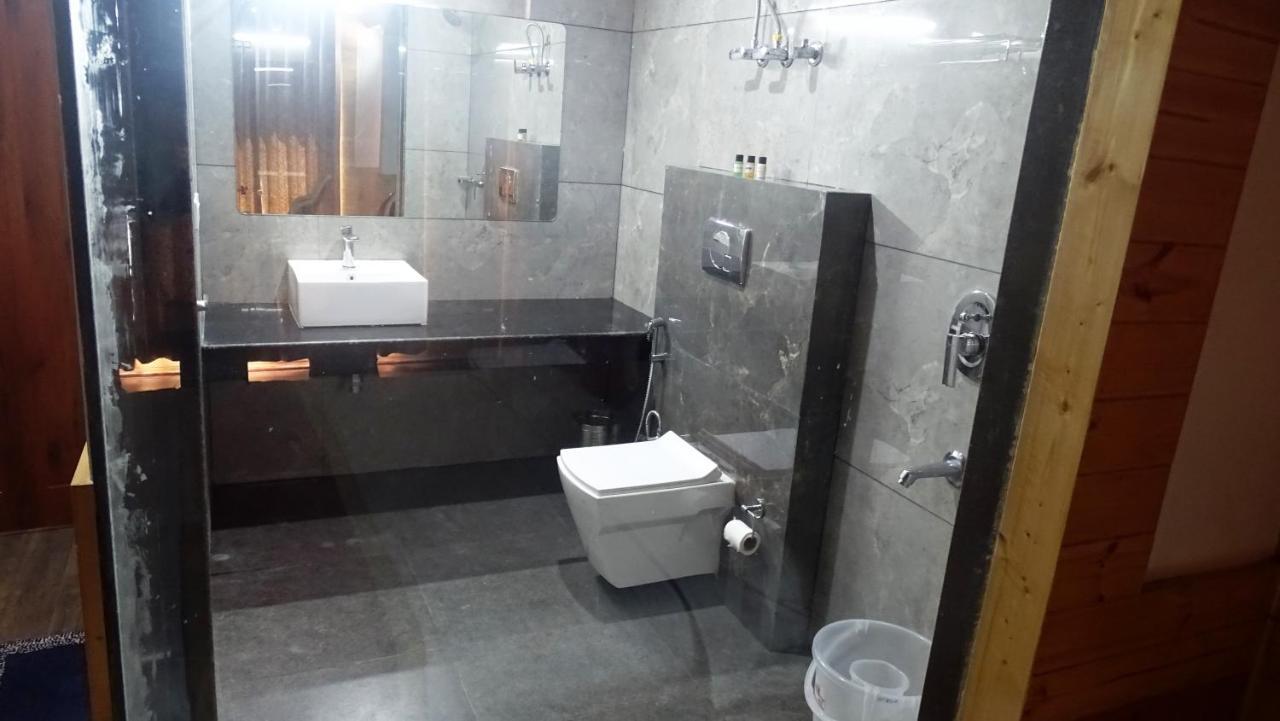 Humble Holiday Inn Kufri Simla Bagian luar foto