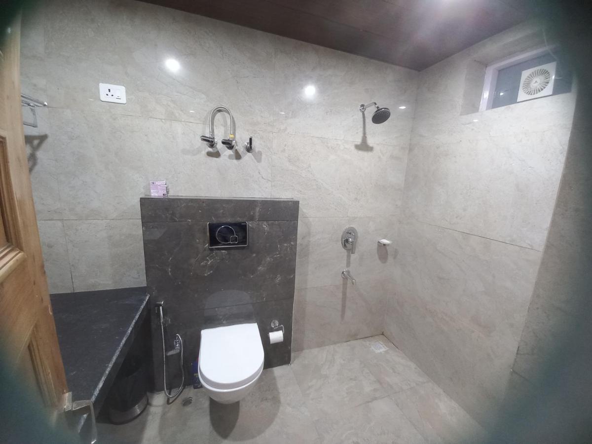 Humble Holiday Inn Kufri Simla Bagian luar foto
