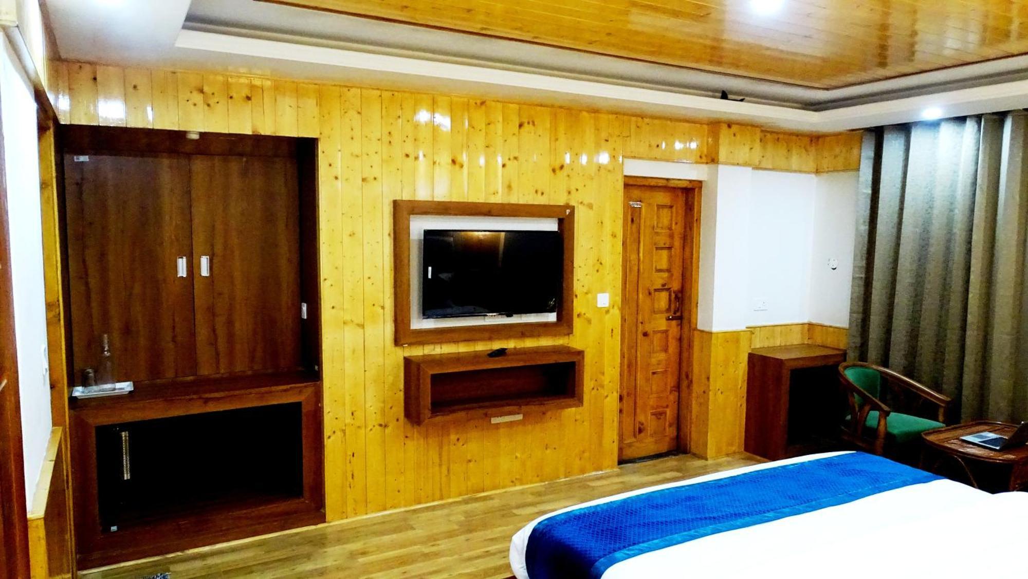 Humble Holiday Inn Kufri Simla Bagian luar foto