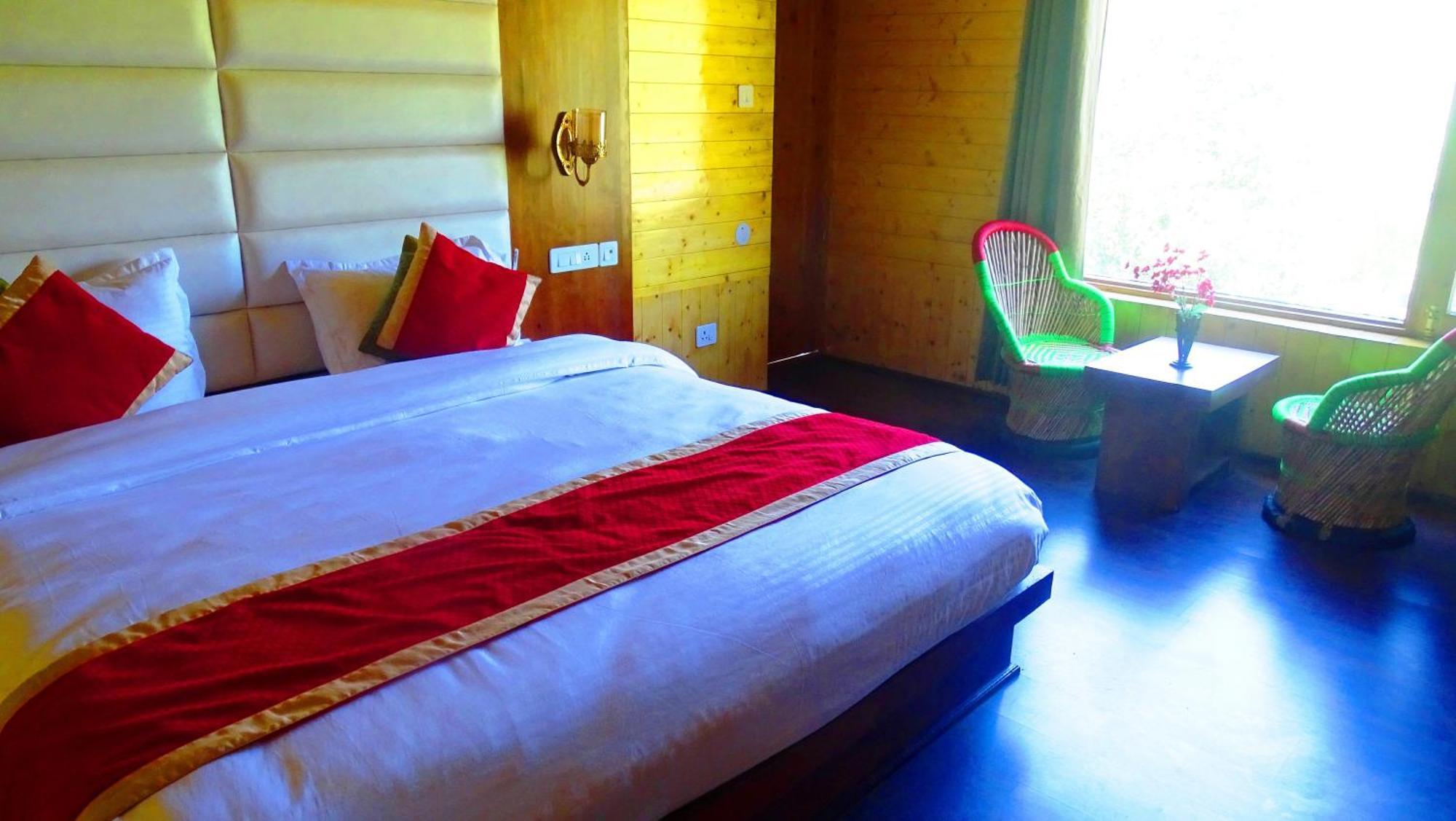 Humble Holiday Inn Kufri Simla Bagian luar foto