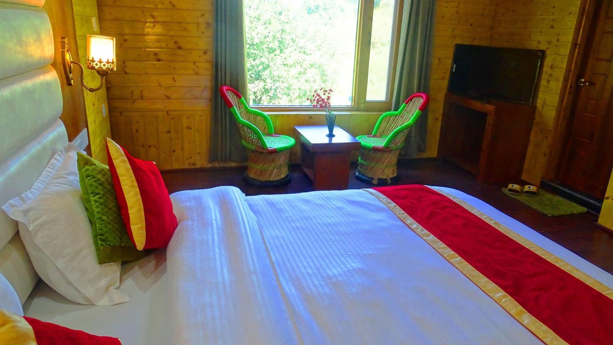 Humble Holiday Inn Kufri Simla Bagian luar foto