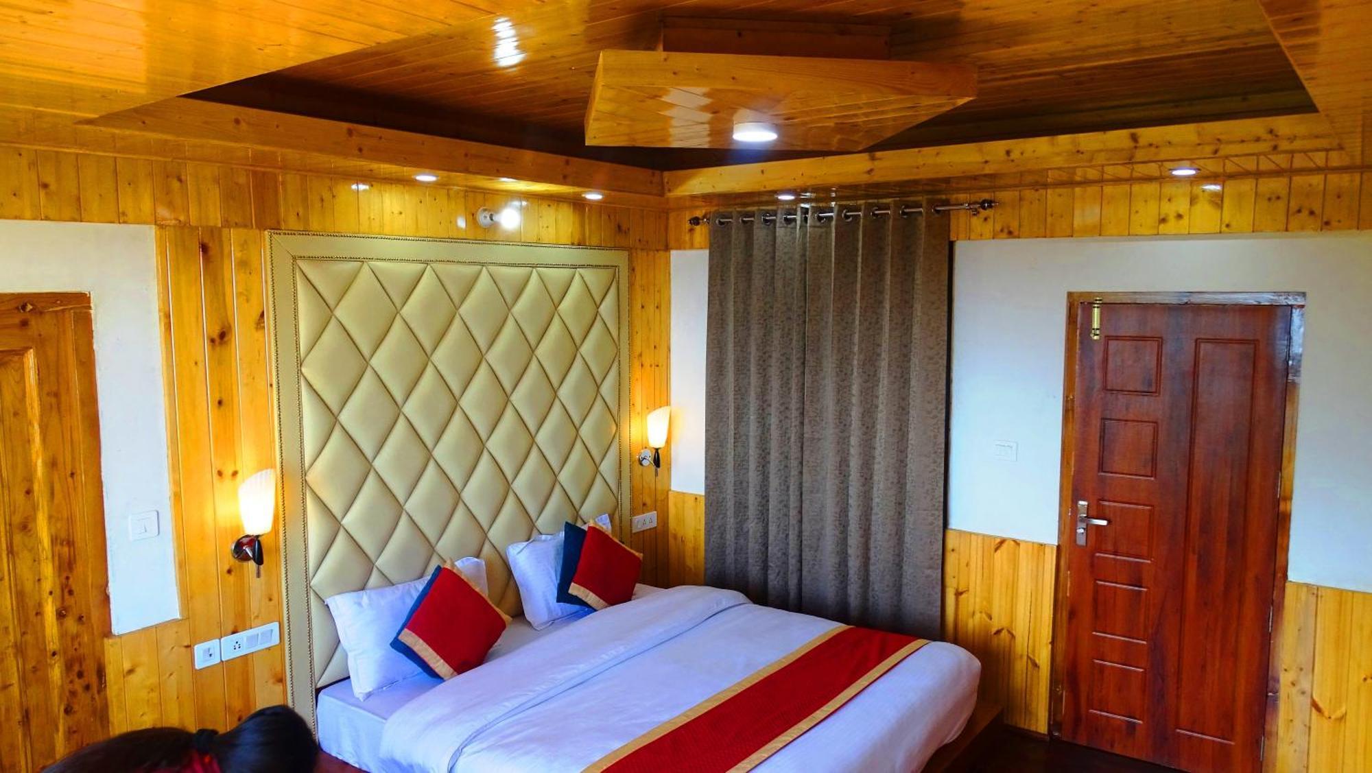 Humble Holiday Inn Kufri Simla Bagian luar foto