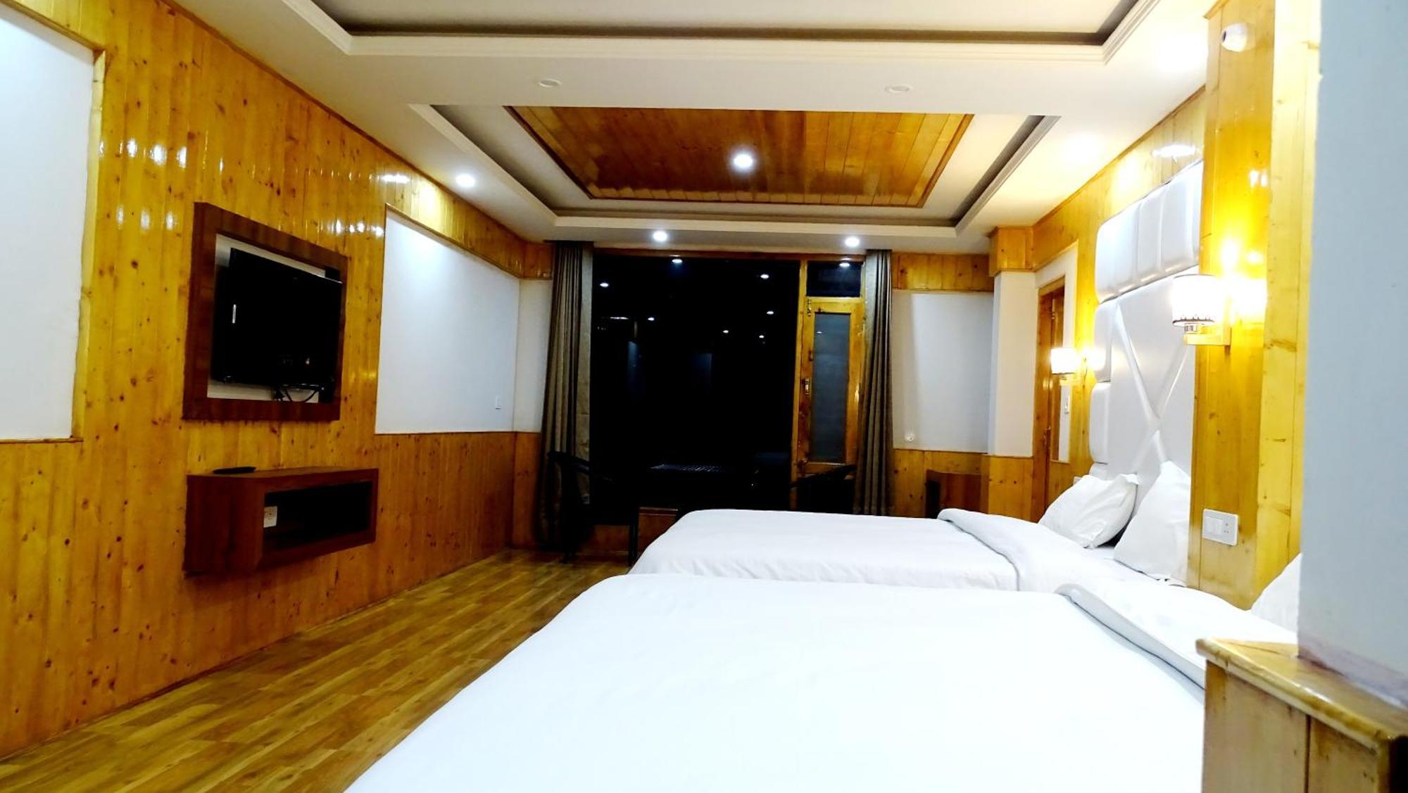 Humble Holiday Inn Kufri Simla Bagian luar foto